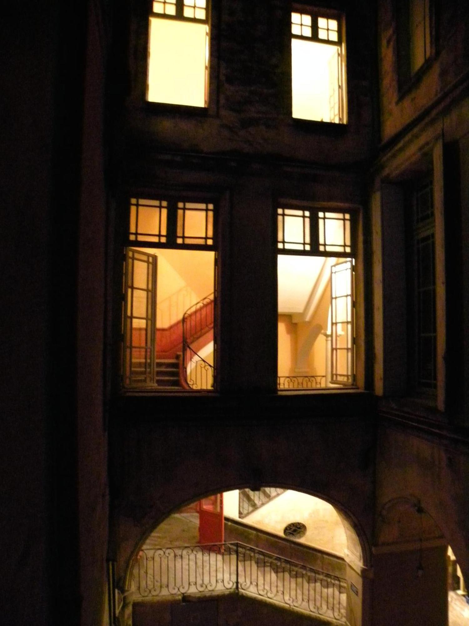 Ferienwohnung La Terrasse Du Marche Aux Fleurs Montpellier Exterior foto
