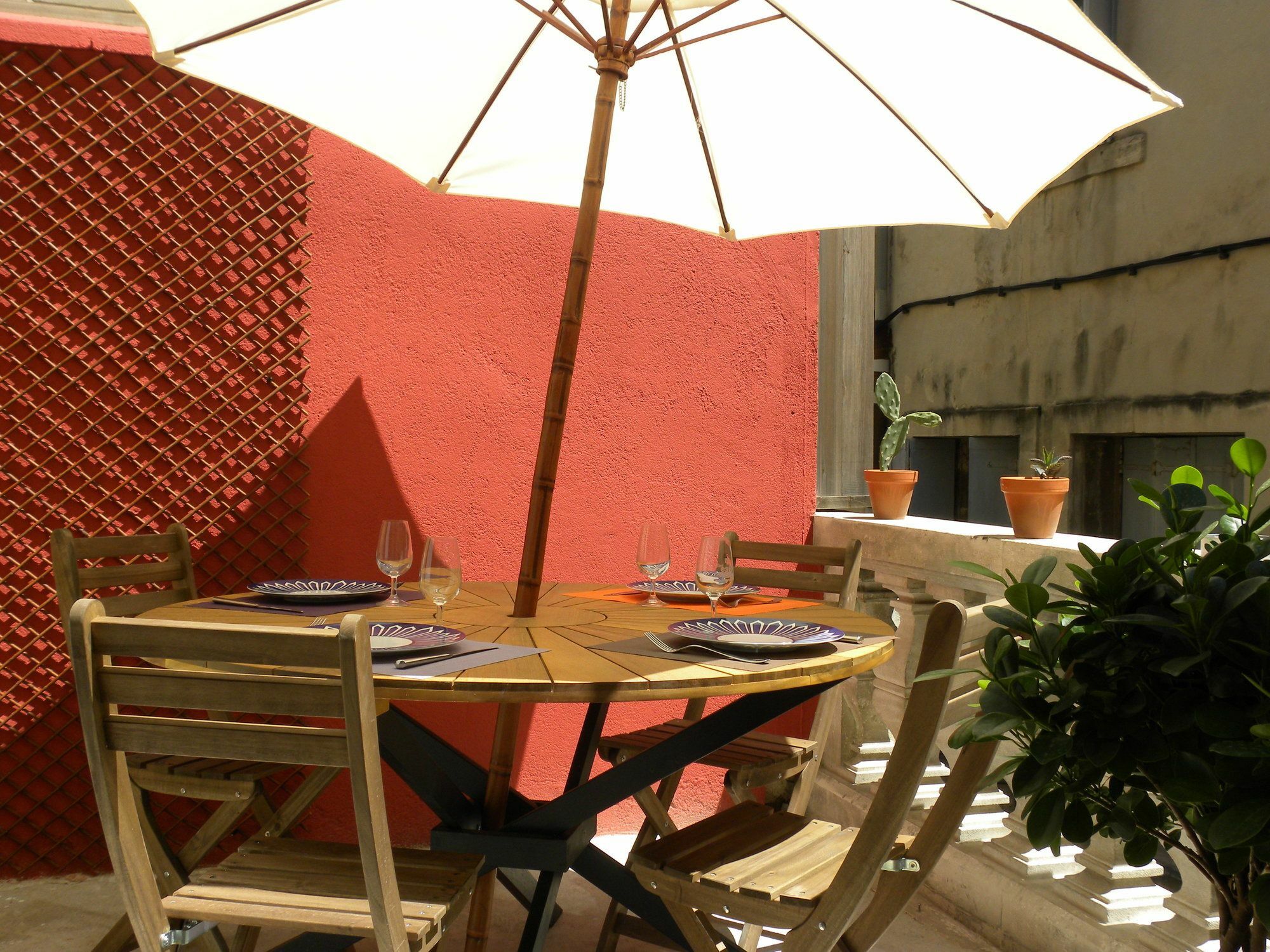 Ferienwohnung La Terrasse Du Marche Aux Fleurs Montpellier Exterior foto
